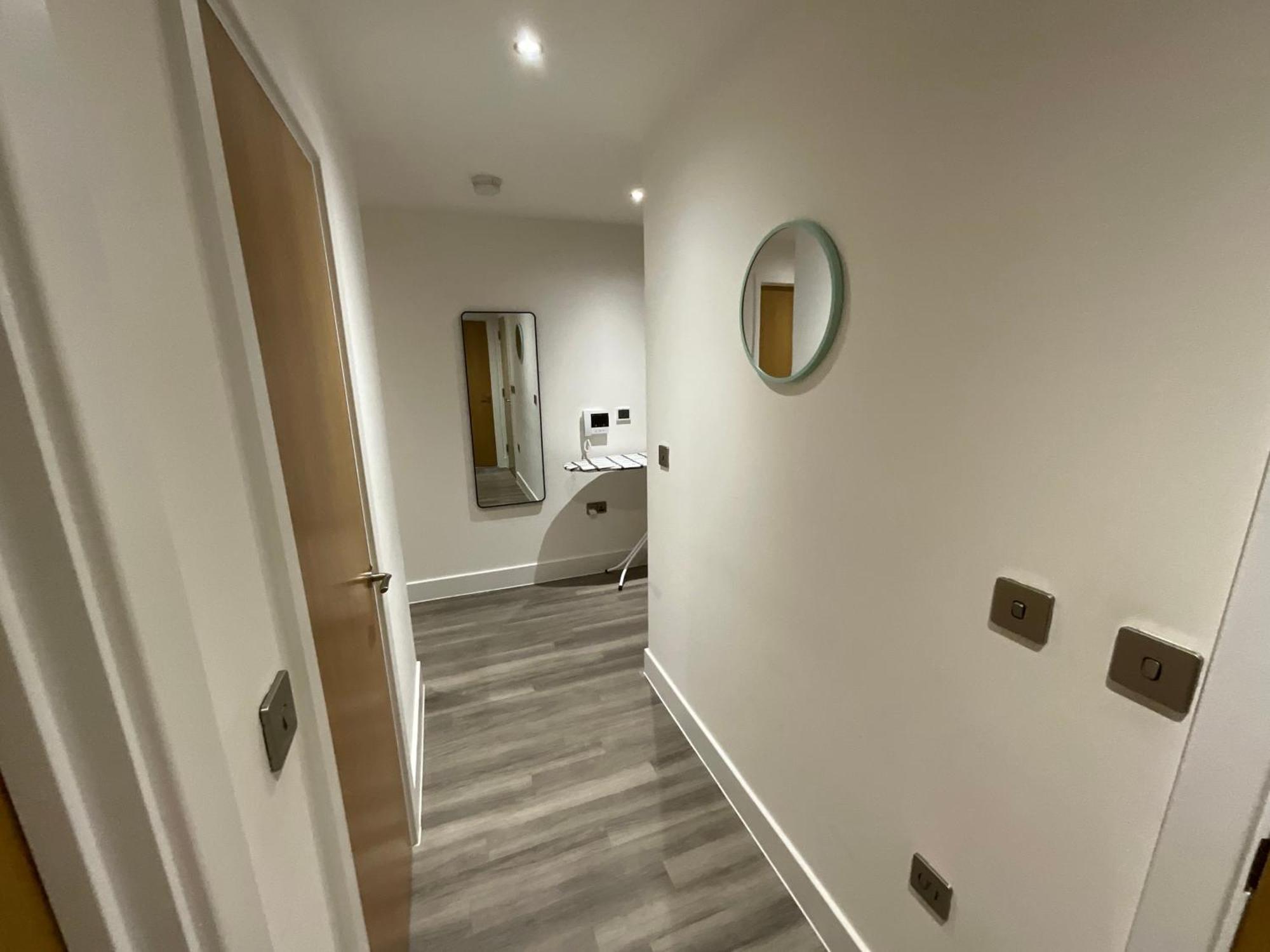Deluxe Double Bed In Shared Apt Near Canary Wharf, City Airport & O2 Arena With Thames View ロンドン エクステリア 写真