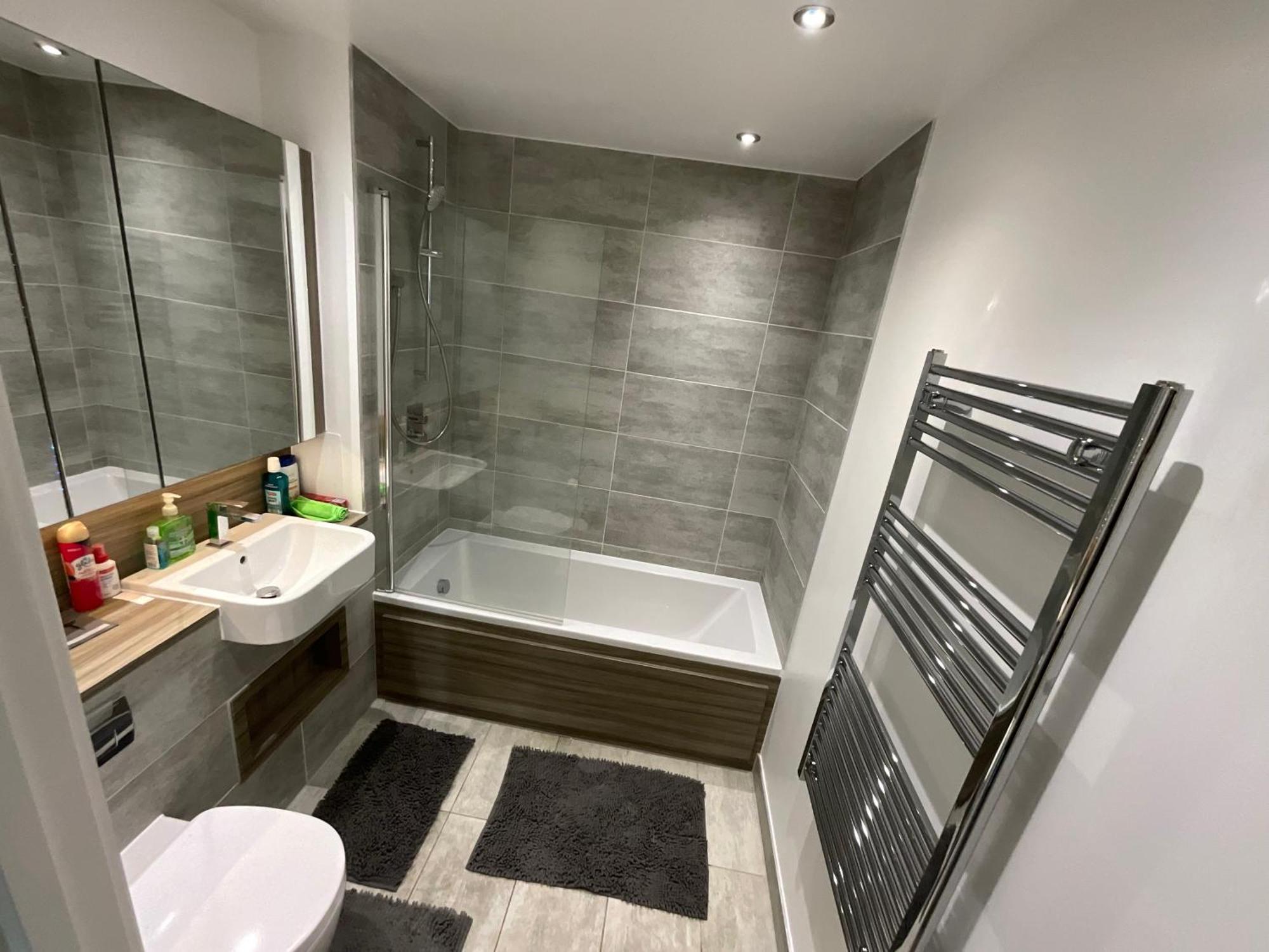 Deluxe Double Bed In Shared Apt Near Canary Wharf, City Airport & O2 Arena With Thames View ロンドン エクステリア 写真