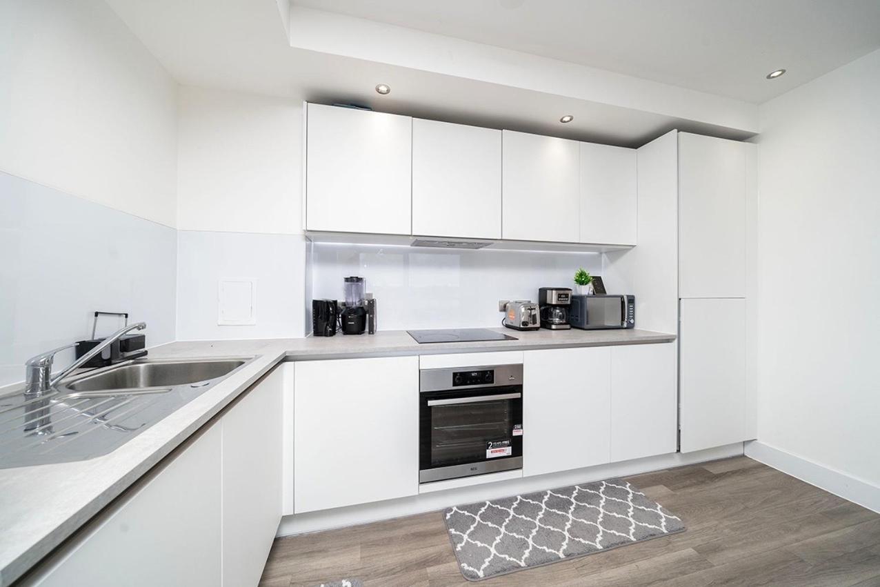 Deluxe Double Bed In Shared Apt Near Canary Wharf, City Airport & O2 Arena With Thames View ロンドン エクステリア 写真