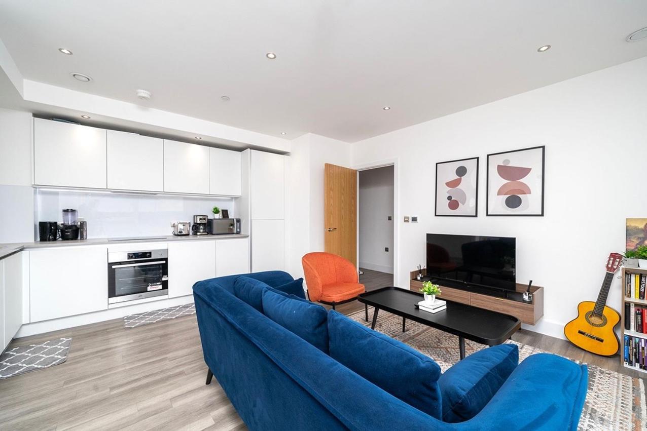 Deluxe Double Bed In Shared Apt Near Canary Wharf, City Airport & O2 Arena With Thames View ロンドン エクステリア 写真