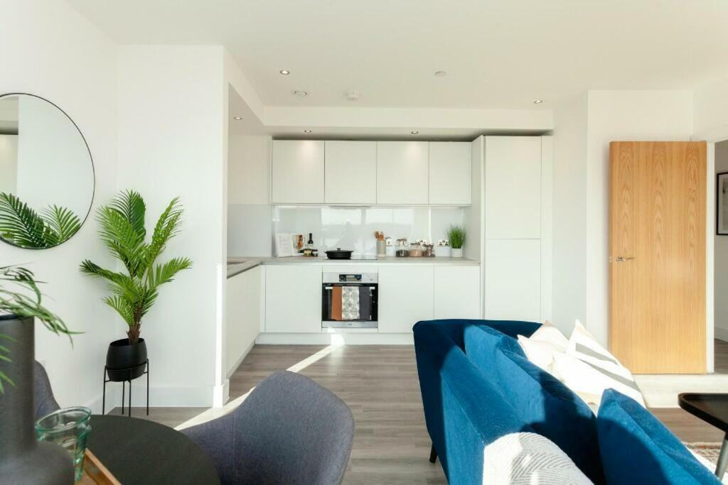 Deluxe Double Bed In Shared Apt Near Canary Wharf, City Airport & O2 Arena With Thames View ロンドン エクステリア 写真