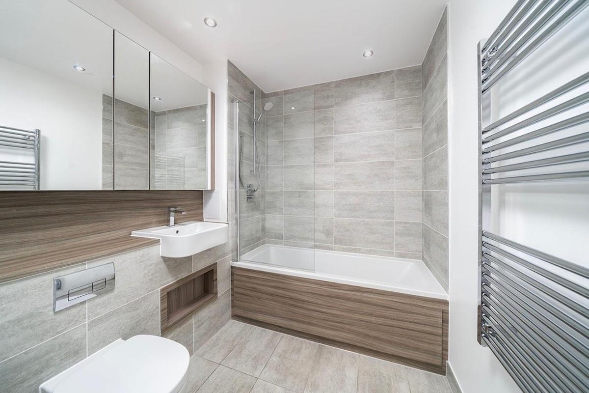 Deluxe Double Bed In Shared Apt Near Canary Wharf, City Airport & O2 Arena With Thames View ロンドン エクステリア 写真